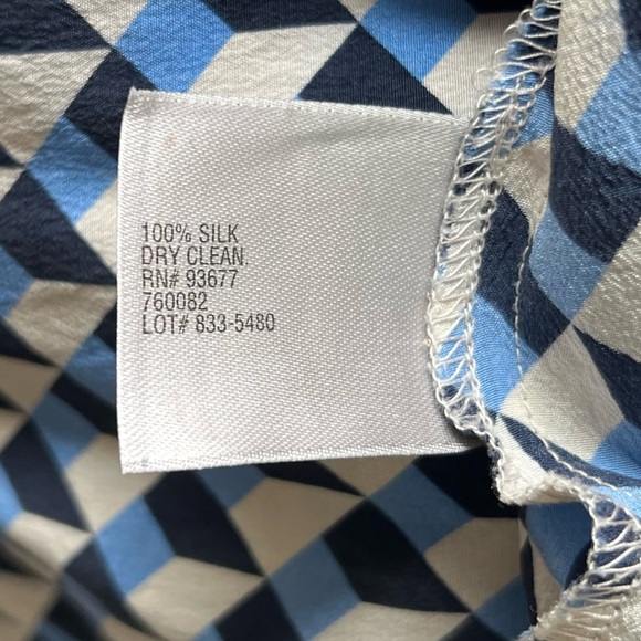 Women’s Geometric Blue and White Button-Up Silk Dress Shirt - Picture 11 of 13